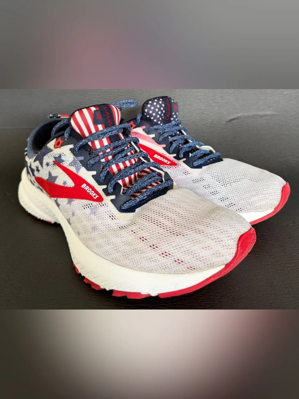 Brooks Launch 6 Sneakers in White, Navy & Red woman’s 7.5 - Picture 1 of 8